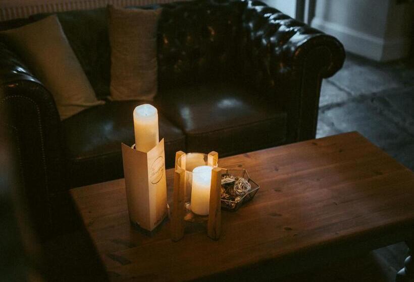 הוסטל The Heathfield Inn