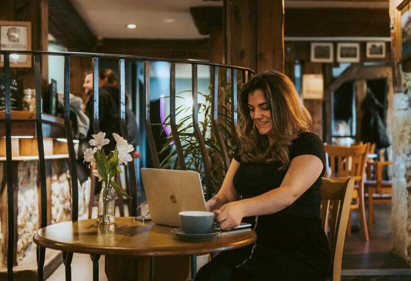 הוסטל The Heathfield Inn