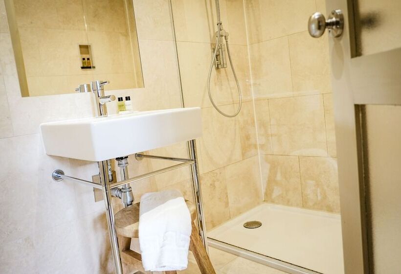 הוסטל The White Buck