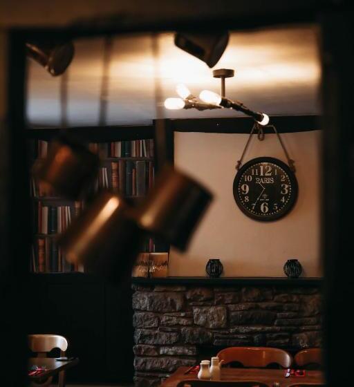 فندق صغير Three Horseshoes Inn