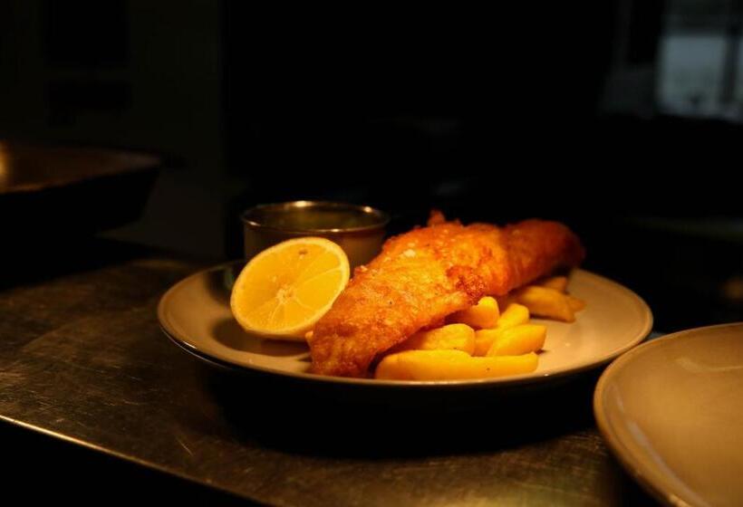 فندق صغير Three Horseshoes Inn