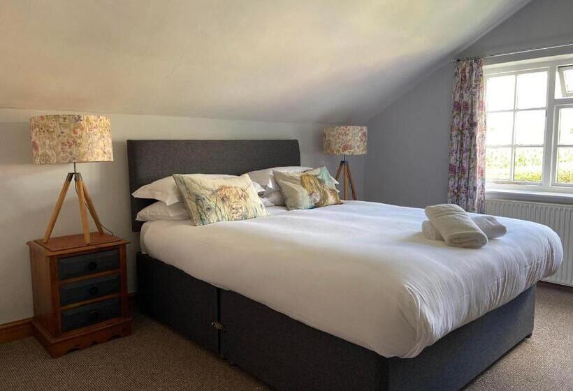 فندق صغير Three Horseshoes Inn