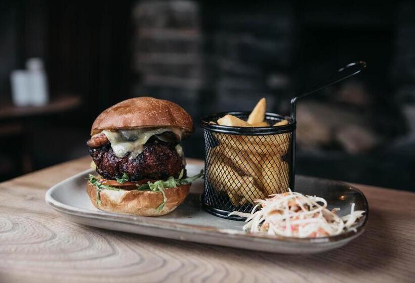 فندق صغير Three Horseshoes Inn