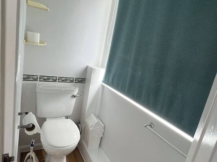 تختخواب و صبحانه Berry