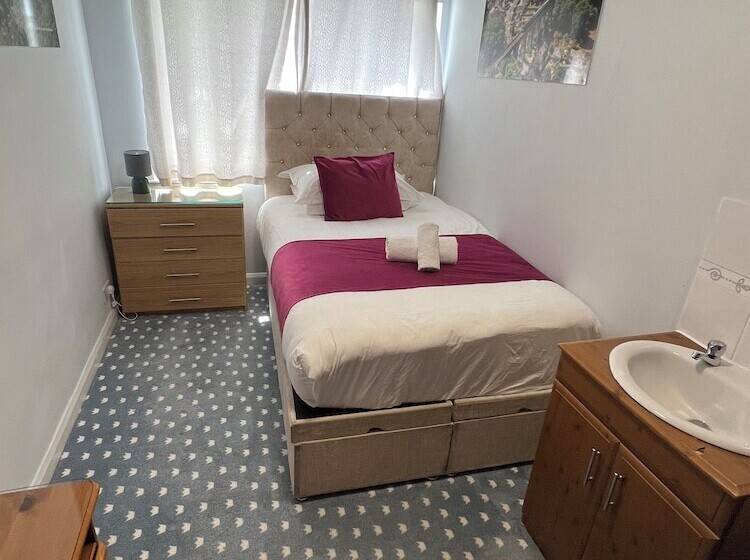 تختخواب و صبحانه Berry