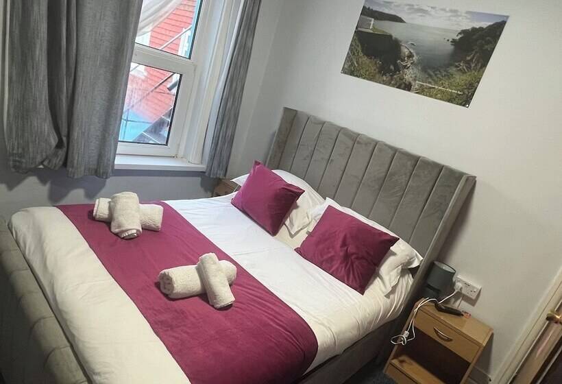 تختخواب و صبحانه Berry