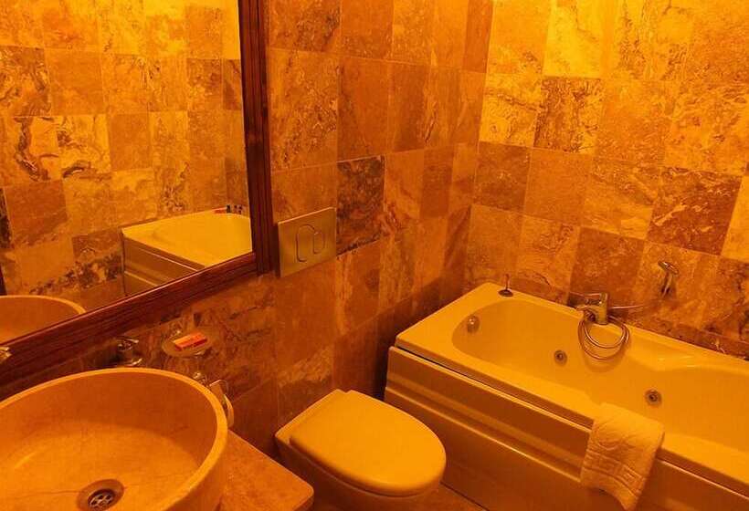 בית מלון כפרי Dilek Tepesi Cave