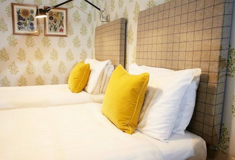 Отель Embankment