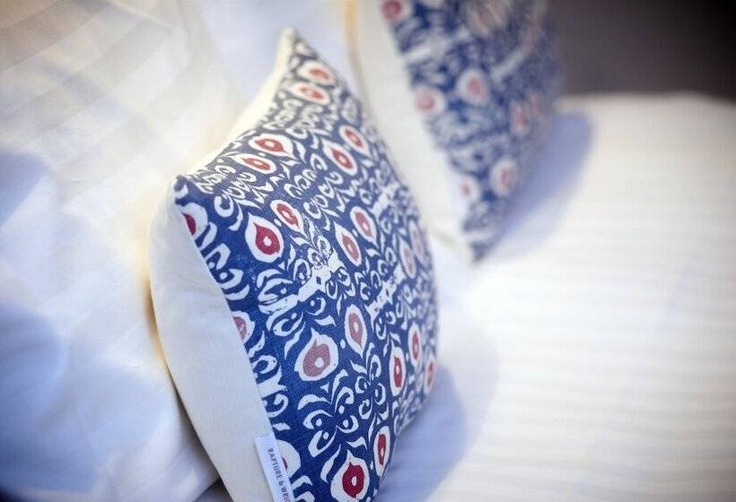 Отель Embankment