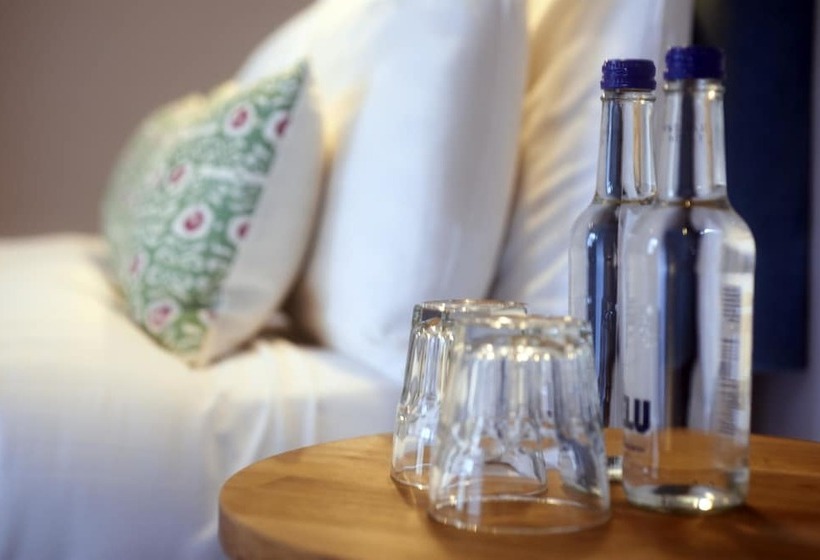 Отель Embankment