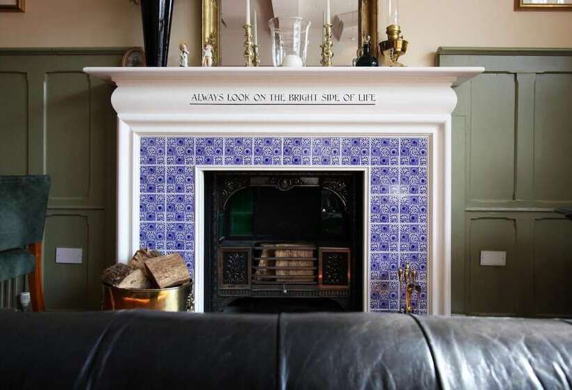 Отель Embankment