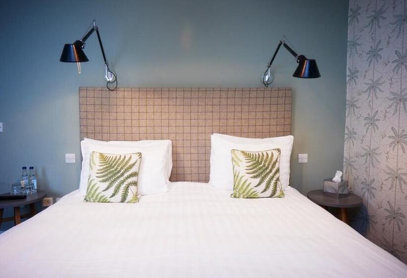 Отель Embankment