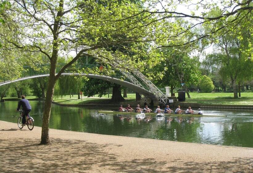 Отель Embankment