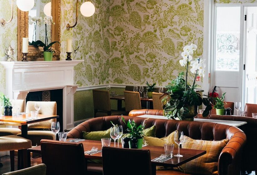 Отель Embankment