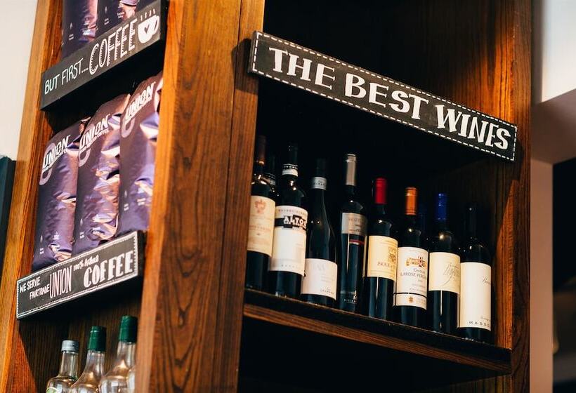 Отель Embankment