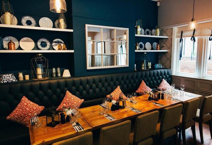 Отель Embankment