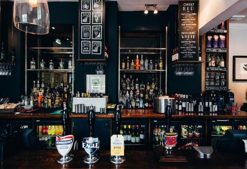 Отель Embankment