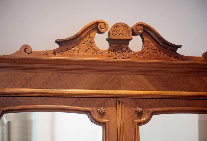 Отель Embankment