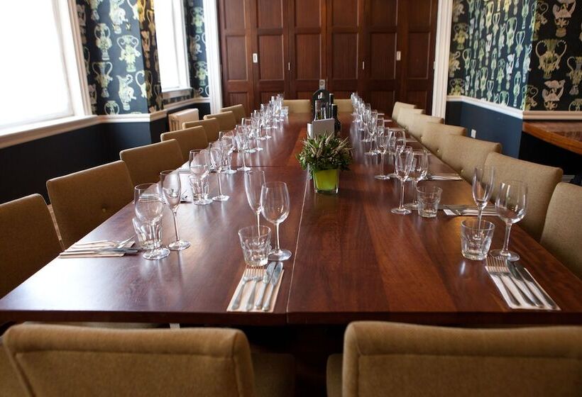 Отель Embankment