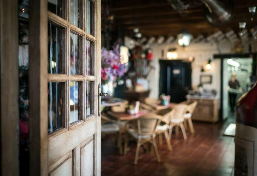 هتل Gasterij De Poort