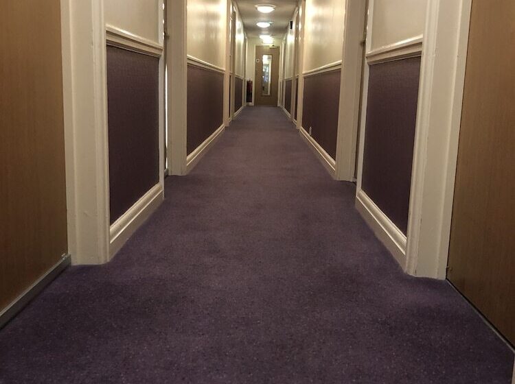 בית מלון כפרי Purple Roomz Preston South