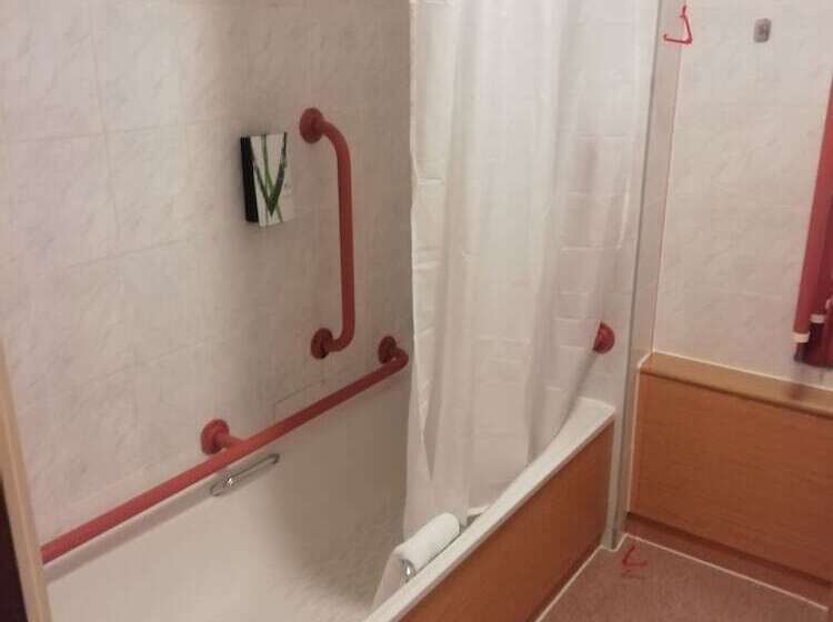 בית מלון כפרי Purple Roomz Preston South