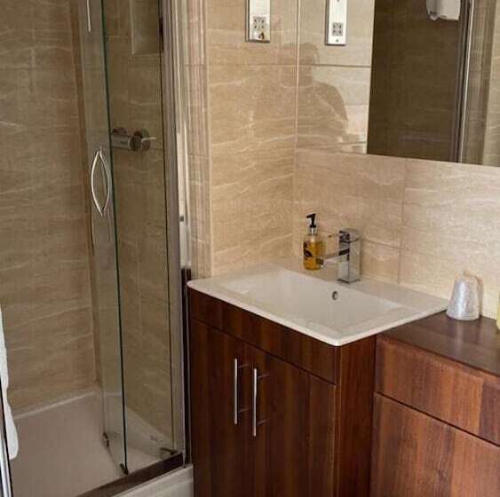 Отель The Peel Aldergate