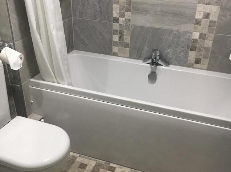 Отель The Peel Aldergate