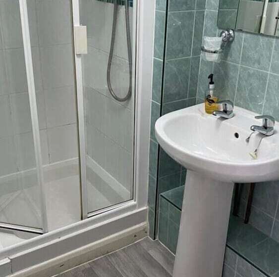 Отель The Peel Aldergate