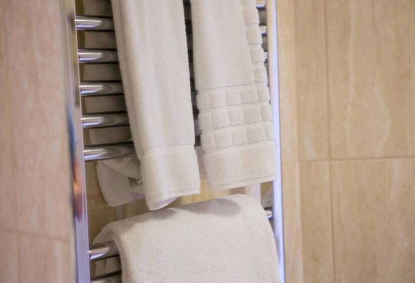 Отель The Peel Aldergate