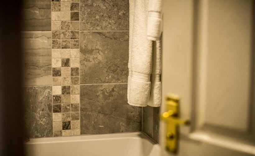 Отель The Peel Aldergate