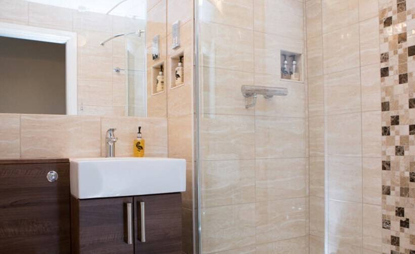 Отель The Peel Aldergate