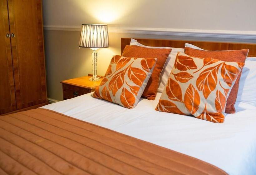 Отель The Peel Aldergate