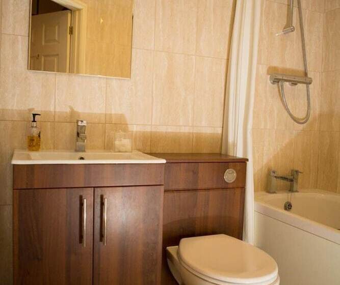 Отель The Peel Aldergate