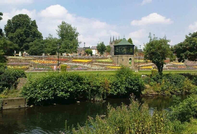 Отель The Peel Aldergate