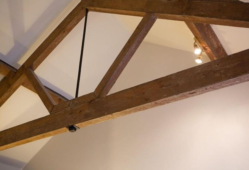 Отель The Peel Aldergate