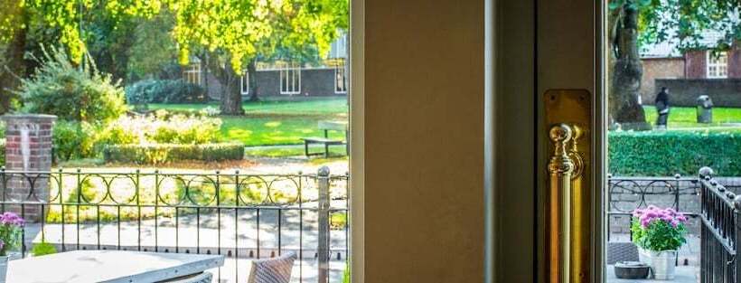 Отель The Peel Aldergate