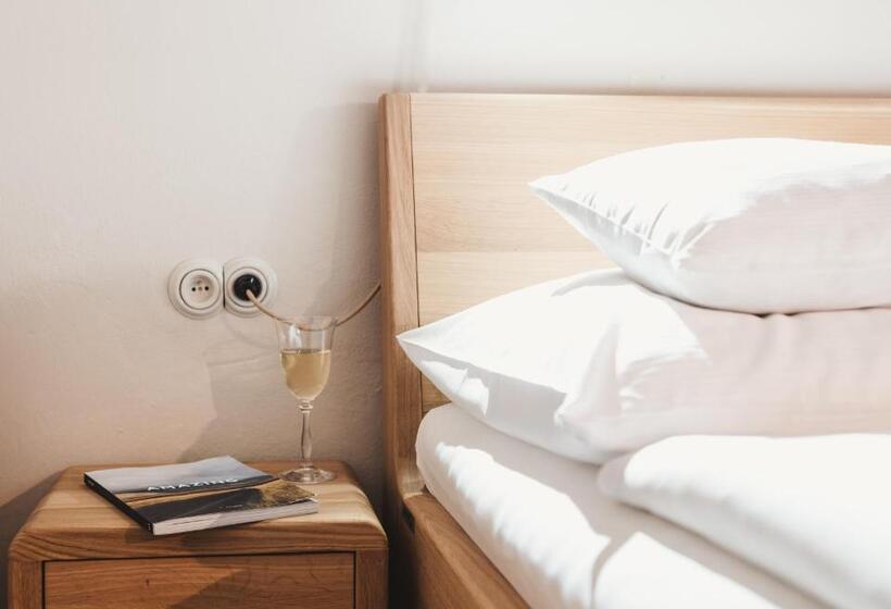 膳宿费 Alt Straninger