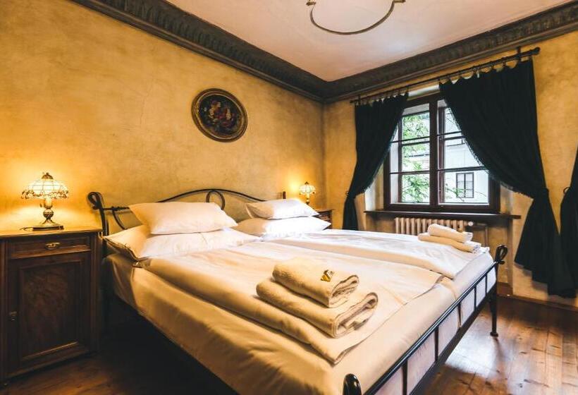 膳宿费 Alt Straninger