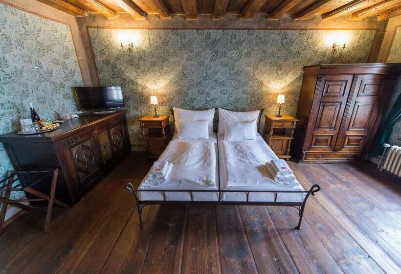 膳宿费 Alt Straninger