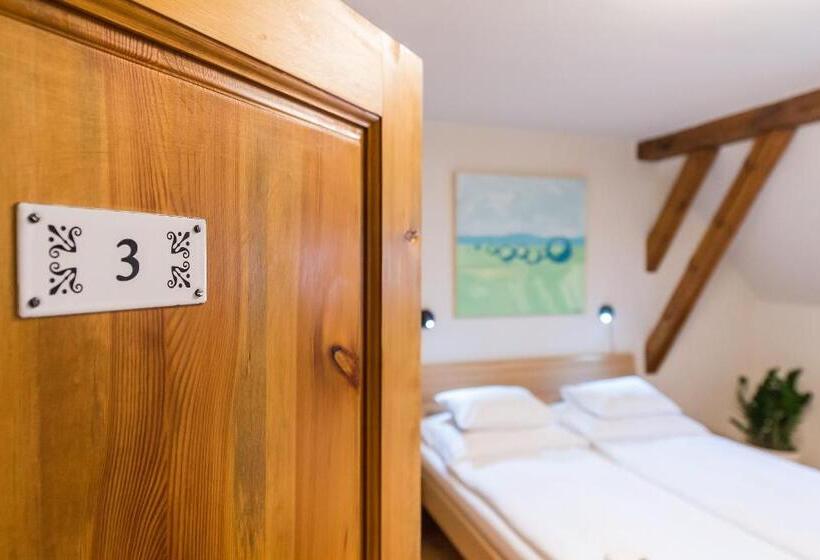 膳宿费 Alt Straninger