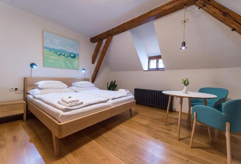 膳宿费 Alt Straninger