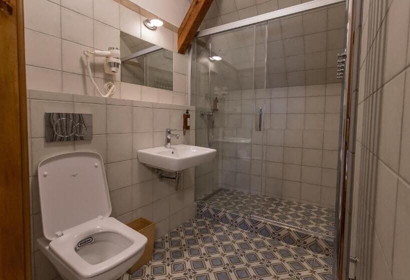 膳宿费 Alt Straninger