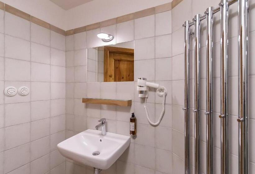 膳宿费 Alt Straninger