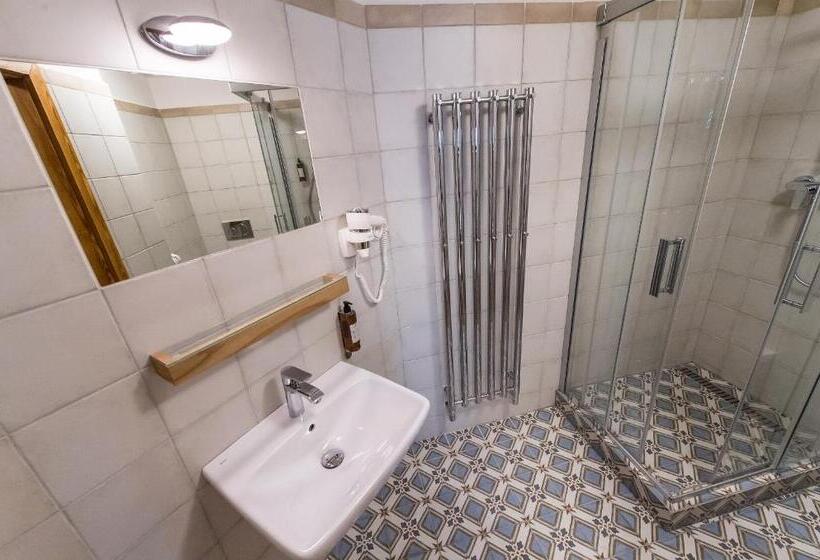 膳宿费 Alt Straninger