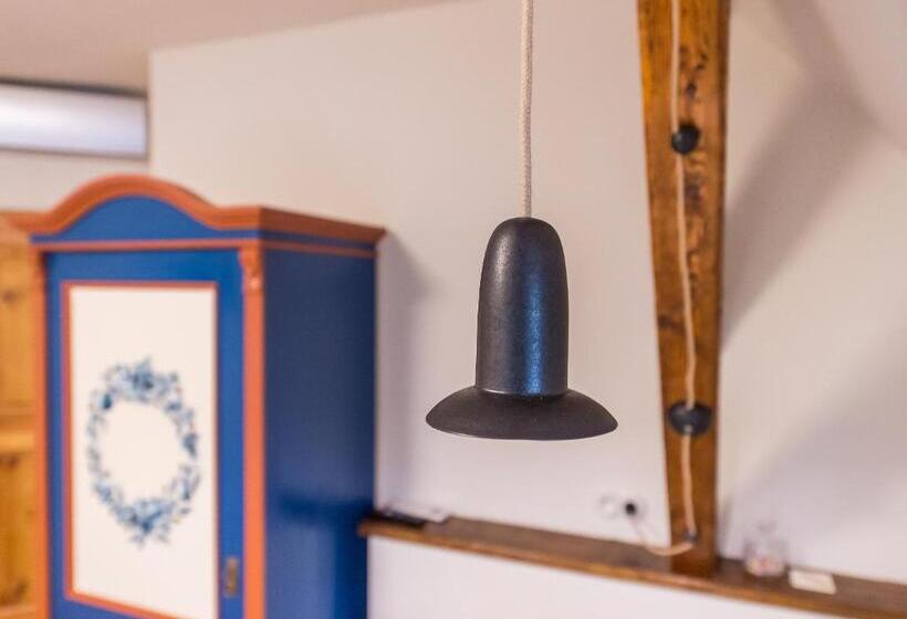 膳宿费 Alt Straninger