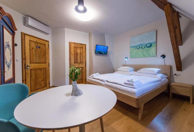 膳宿费 Alt Straninger