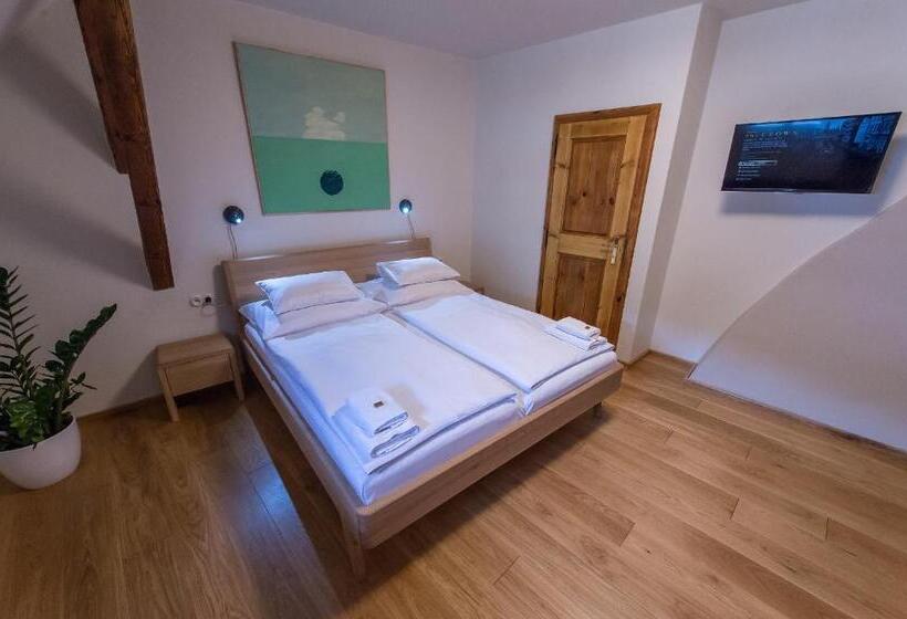 膳宿费 Alt Straninger