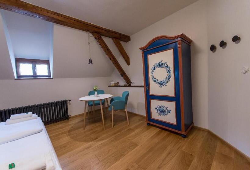 膳宿费 Alt Straninger