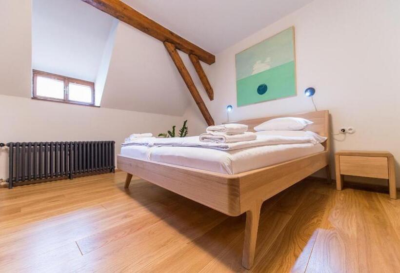 膳宿费 Alt Straninger